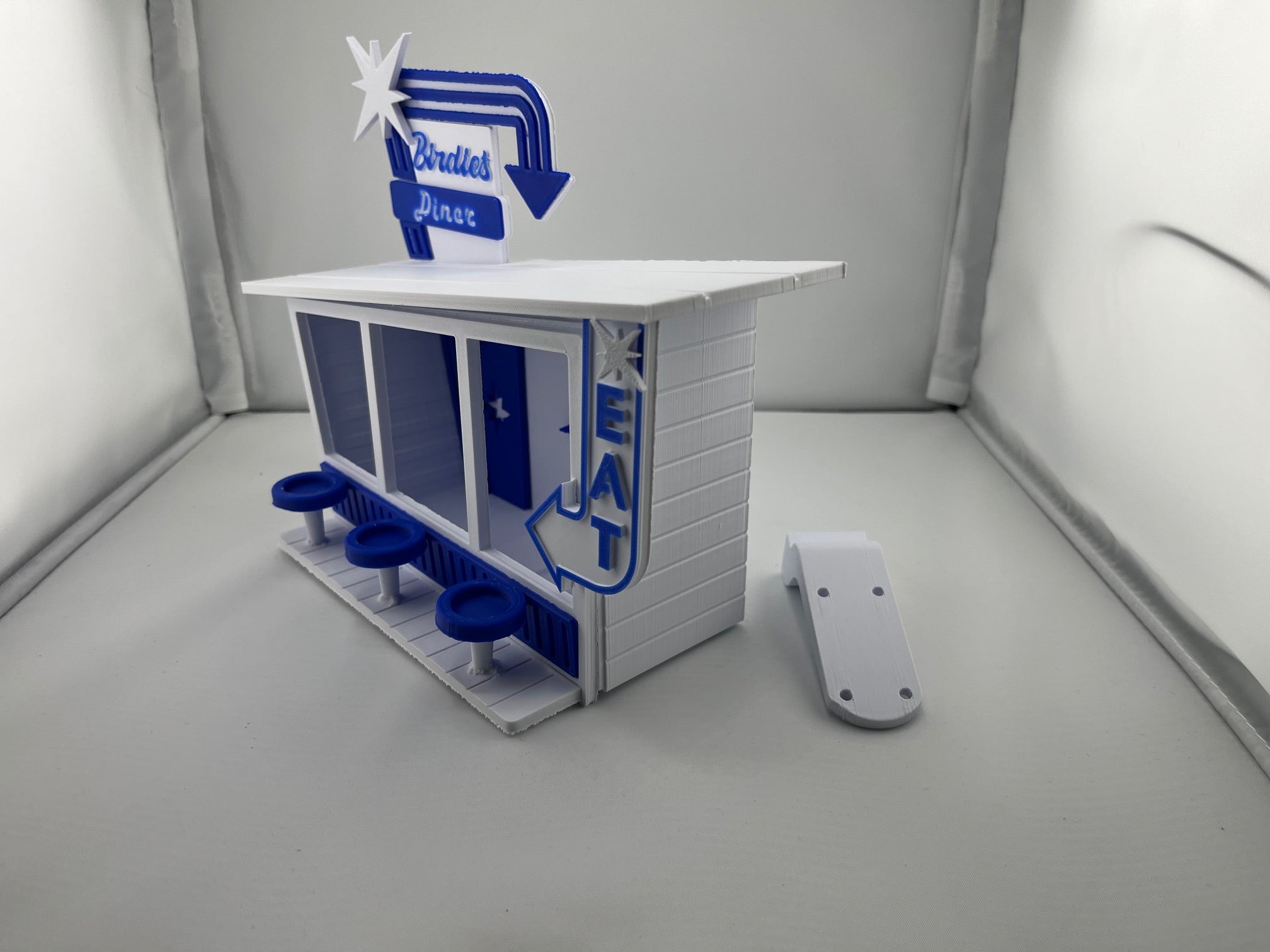 🐦 Birdie's Diner 3D-Printed Bird Feeder – Fun, Unique Design for Backyard Birds – Easy to Hang & Fill! 🌿 (Blue & White)-