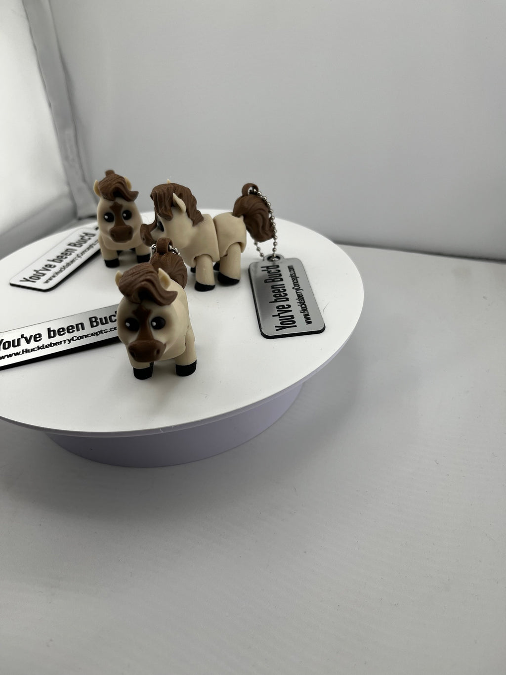3 Pack Bronco Horse Keychains – Articulated 3D Printed Bronco Horse Key Rings with “You Got Buc’d” Tag – Bronco Accessory for Keys, Dash Display & Bronco Enthusiasts