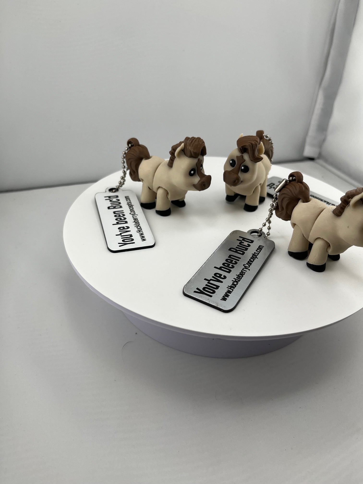 3 Pack Bronco Horse Keychains – Articulated 3D Printed Bronco Horse Key Rings with “You Got Buc’d” Tag – Bronco Accessory for Keys, Dash Display & Bronco Enthusiasts