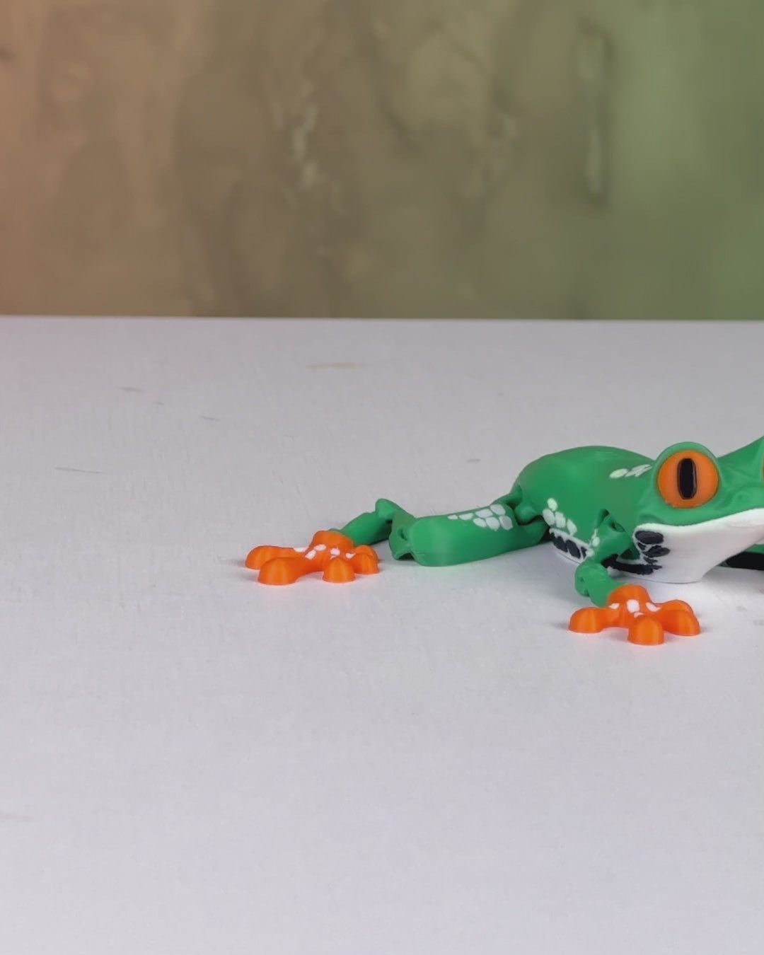 Reed the Red-Eyed Tree Frog – Articulated 3D Printed Display Figure